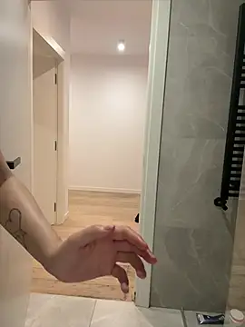 LanaprincessJ - Bra off oil tits