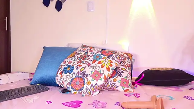 Mandy_boobs99 - Squeeze my nipples😋