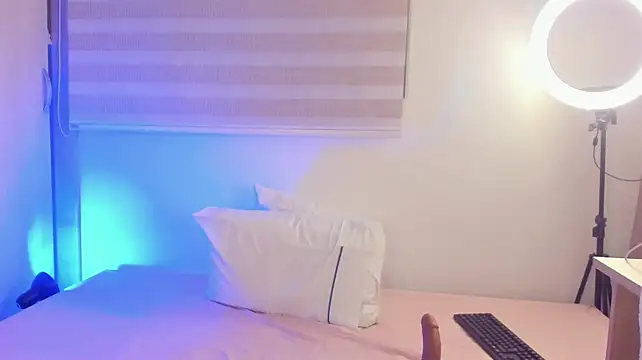 Miaa_daniels - ride dildo in my pussy
