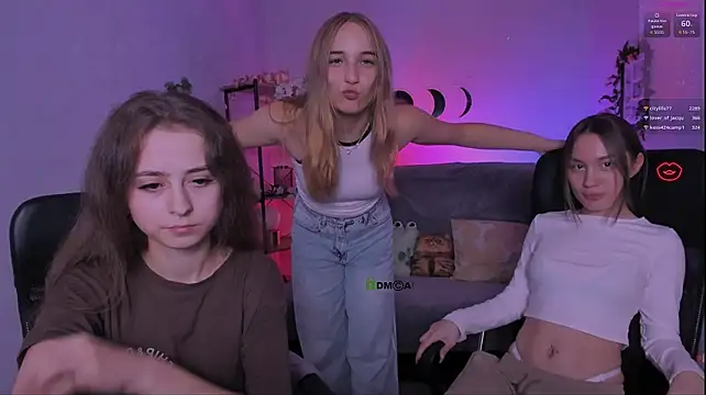Rebecca_smile - show tits