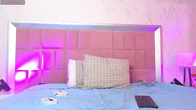 ZoeeEvans - Play with my wet pussy