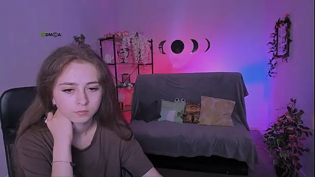 Rebecca_smile - show tits