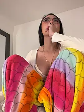 Juli_V29 - take off bra