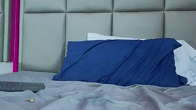 KRYSSTARITTER4 - SEXY DANCE NAKED OPEN LEGS 😈🥵🥵