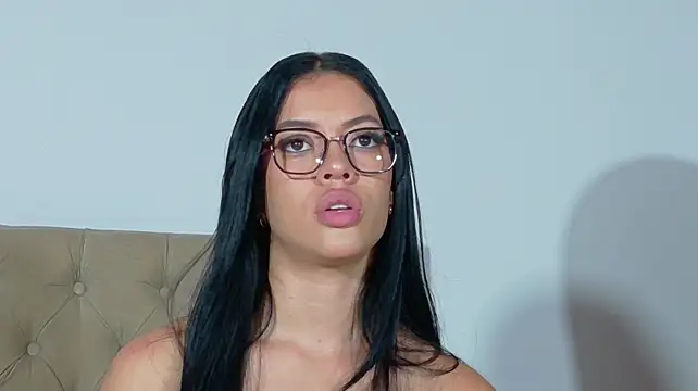 GeorginaHills - fingers in pussy
