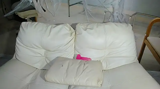 Supergirls_ - show pussy
