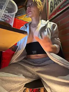 ImSeleneWild - TAKE OFF T-SHIRT!