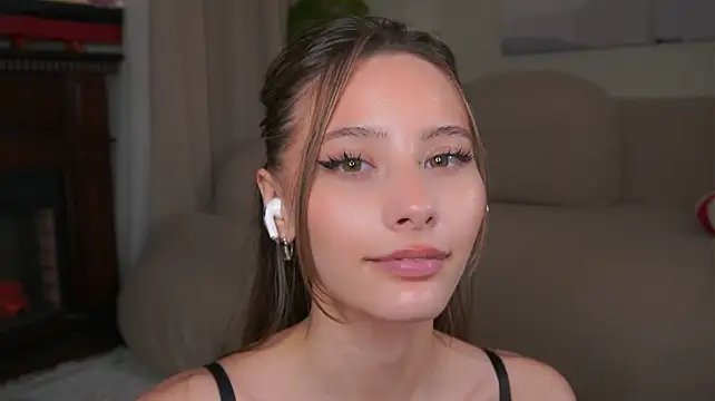 EditaBails - Unbutton my shorts slowly
