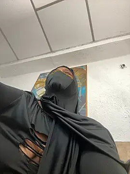 Aylin_arabic - showing off tits and massaging them