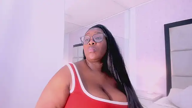 TreisyVixen - Rubbing clitoris with wet fingers