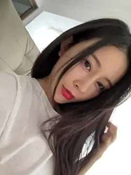 Yiyi_3523 - 不要相信主播说白天上线，今天会开票