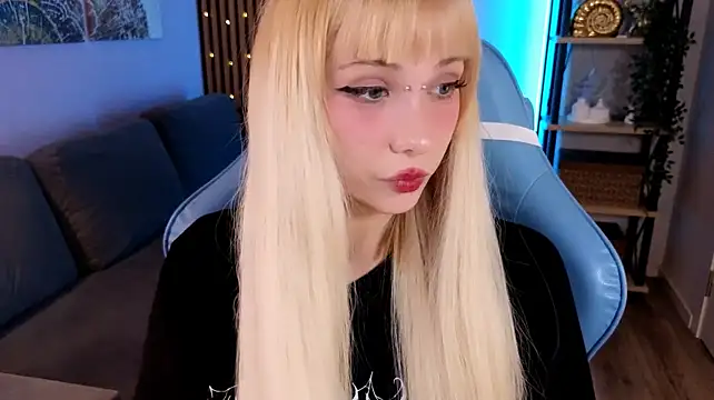cherrie_bite