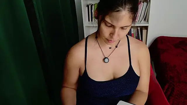Sigrid- - Outfit change to a cute outfit!
