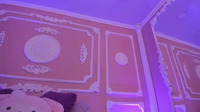 Daisy_Doll - 2fingers in pussy💕