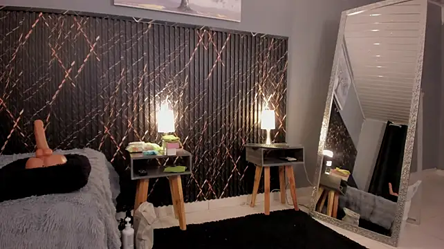 Clara_heat - Position on four+ plug