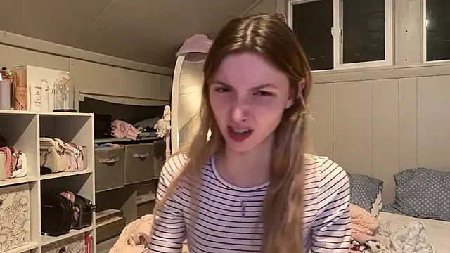 Kaialuvv - Strip to lingerie