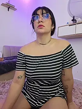 Lia_flowers - PLAY WITH MY BODY AND GET WET