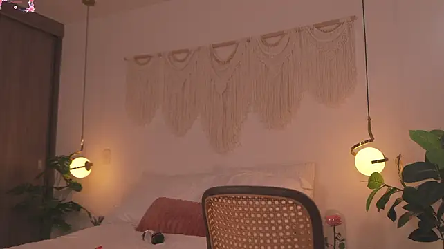 Stephania_let_ - 𝑷𝒂𝒏𝒕𝒚𝒍𝒆𝒔𝒔 𝒊𝒏 𝒅𝒐𝒈𝒈𝒚