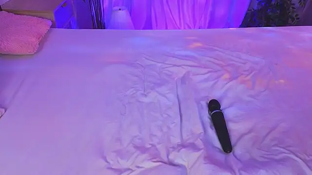 KaraParsons - 💕toy in panties + toy control 2min💕