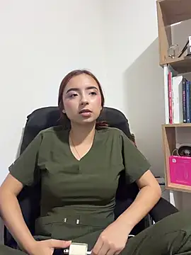 Carithooo - Uncover my tits in front of my friends