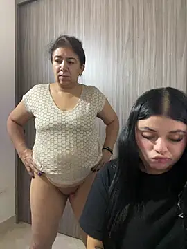 Alissonfernandez_ - Nana spanks her ass shh😈😈