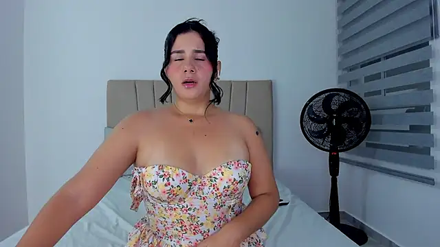 Natasha-28 - PLAY WITH MY TITS CLOSE UP