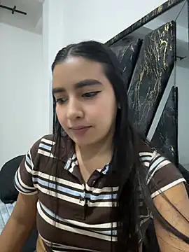 Honeyboo_ - I suck my tits and get milk