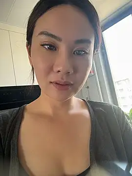 Yioyio-666 - 仿真精液滴屁股诱惑2分钟