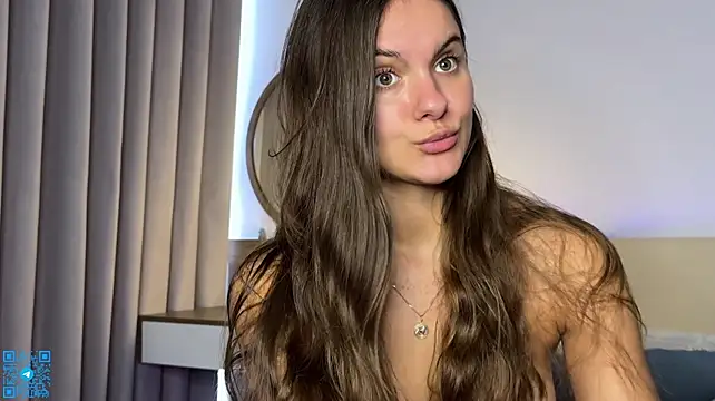 Chloemilka - Hide my pussy with my hand and tease