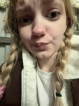 Elsawhere - show ass in panties at stairwells😱