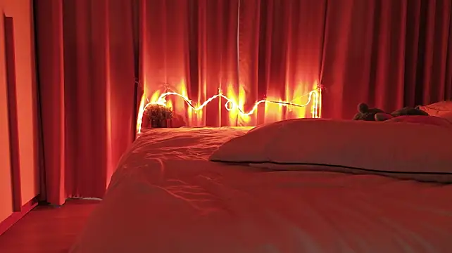 Hotaru_baby - Air kiss and playfull watching to camera