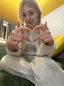 Elsawhere - show ass in panties at stairwells😱