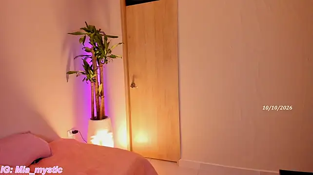 Mia_mystic_