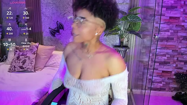 LuciaWallace - Get naked and oil in my ass ✨