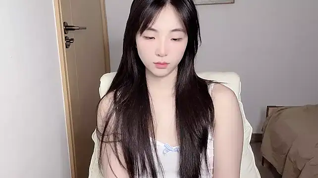 Louise-3 - M腿+揉胸，控制3分钟