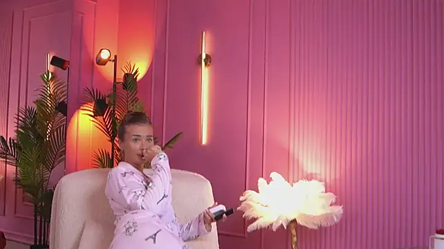 LeylaBunny - Slip a finge rinside my pussy