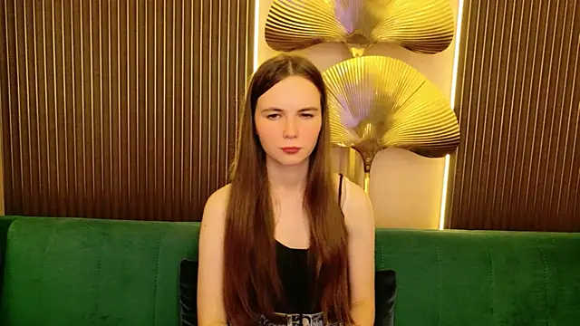 Thalia_Croft - a heart made of hands+kiss