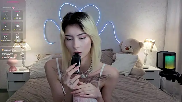 Kittysocutie - show tits ;)