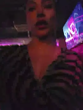 Karen_San_Miguel - Play nipple in bar + sent hot video 😈