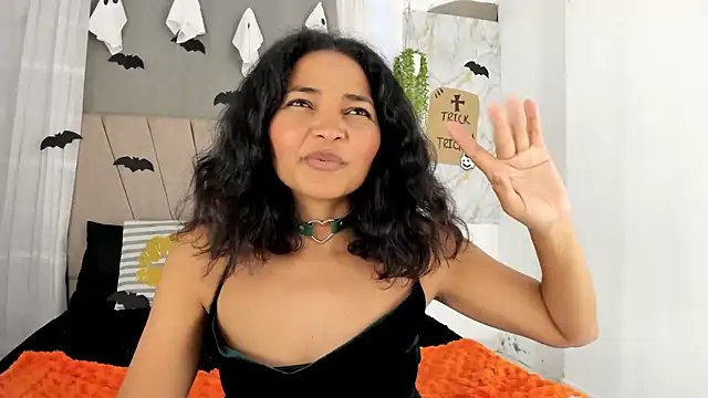 Elayha_28 - RIDE PILLOW AND SQUEEZE MY TITS