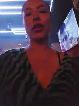 Karen_San_Miguel - Play nipple in bar + sent hot video 😈