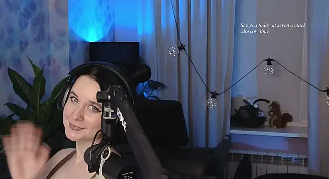 KiraLiLime - Breasts in oil with glitter (close angle