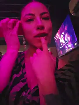 Karen_San_Miguel - Play nipple in bar + sent hot video 😈