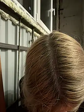 Elsawhere - rub pussy in panties on public balcony