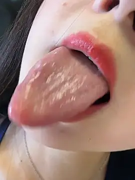 Aiss-niang - 电梯门口全裸2分钟