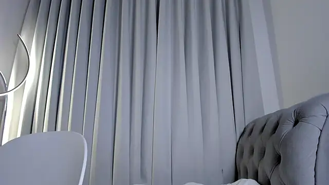 Saphira_tonquer - TWO FINGERS FUCKING PUSSY