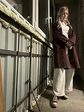 Elsawhere - walk far on balcony w pants down! public