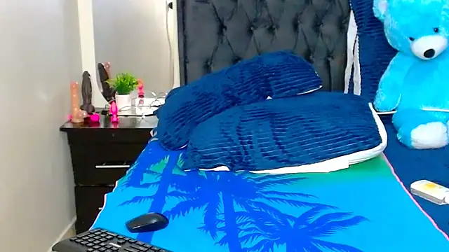 Babysex32 - sprad pussy