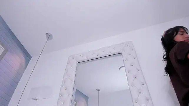 LolaSkinny - Spread my legs + rub my clit