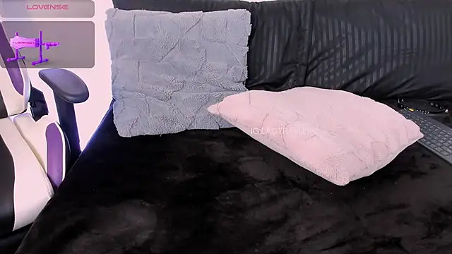 MilaVelour - 🍑 4 Fingers up the ass + Small Buttplug